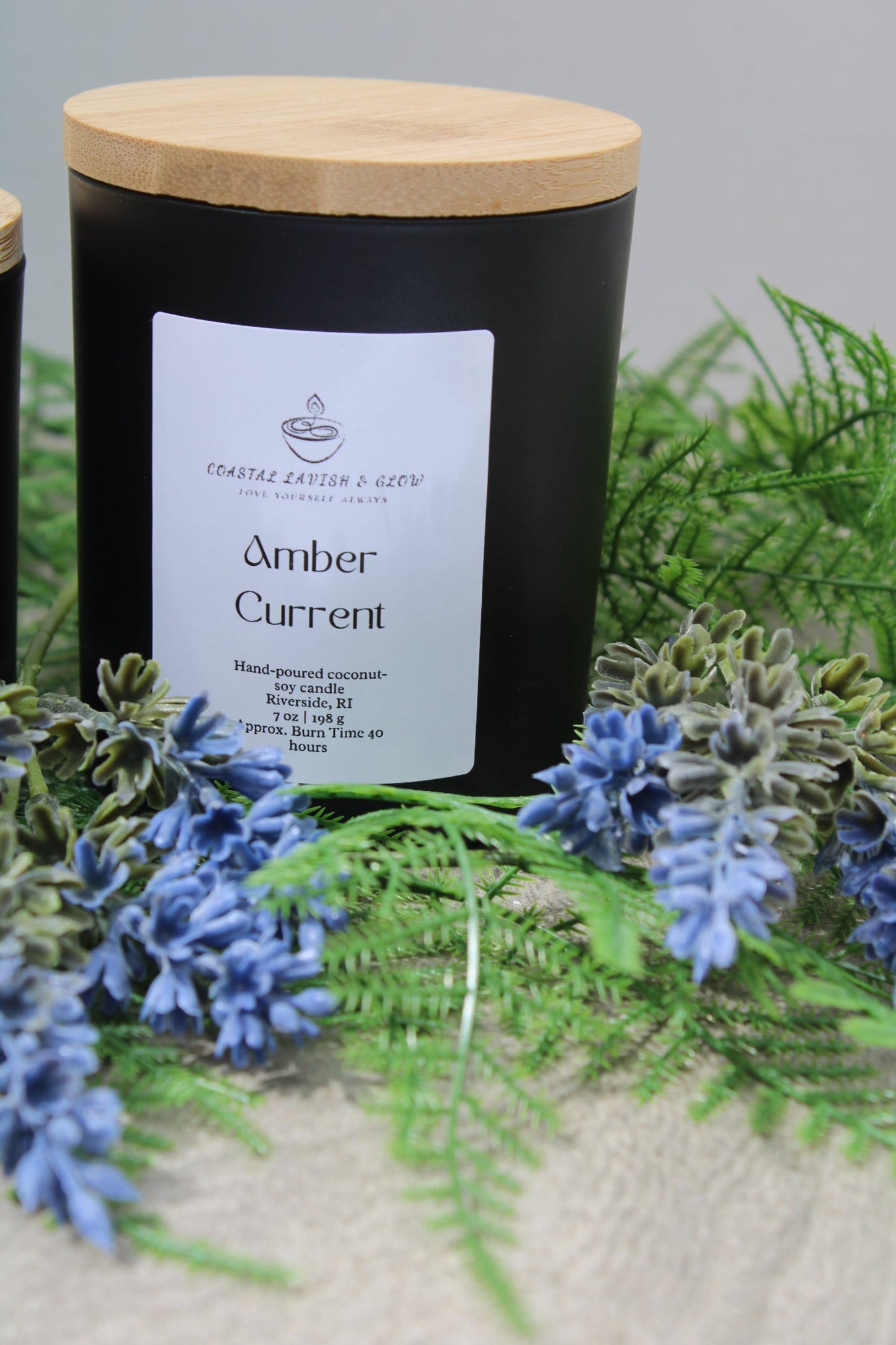 Amber Current Candle - allspice, teakwood, clove, peppercorn, amber scent