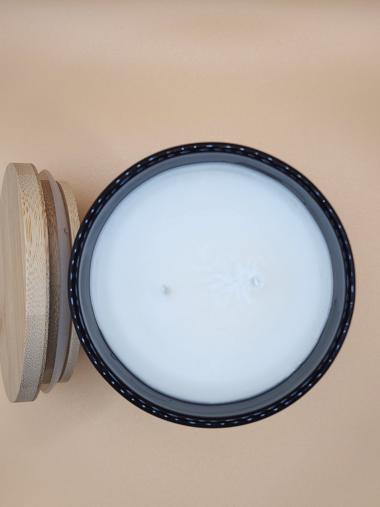 Cashmere Blanket Candle - creamy vanilla, smooth musk, cedarwood scent