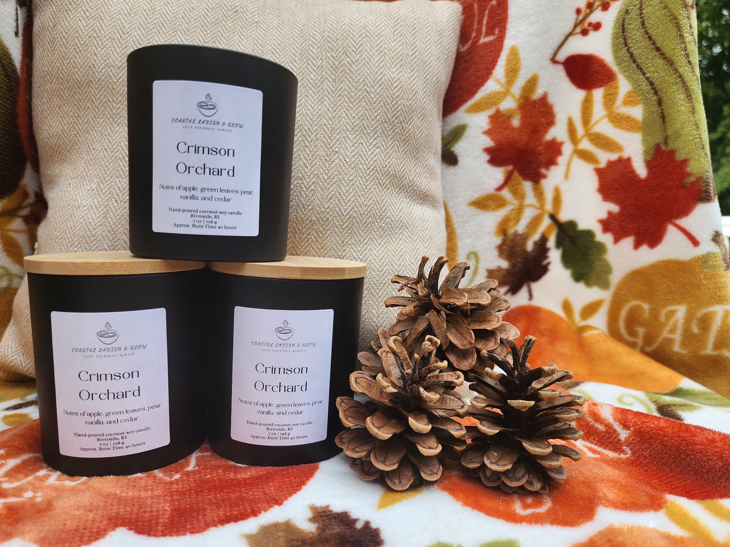 Crimson Orchard Candle - green leaves, pear, apple, vanilla, cedar scent