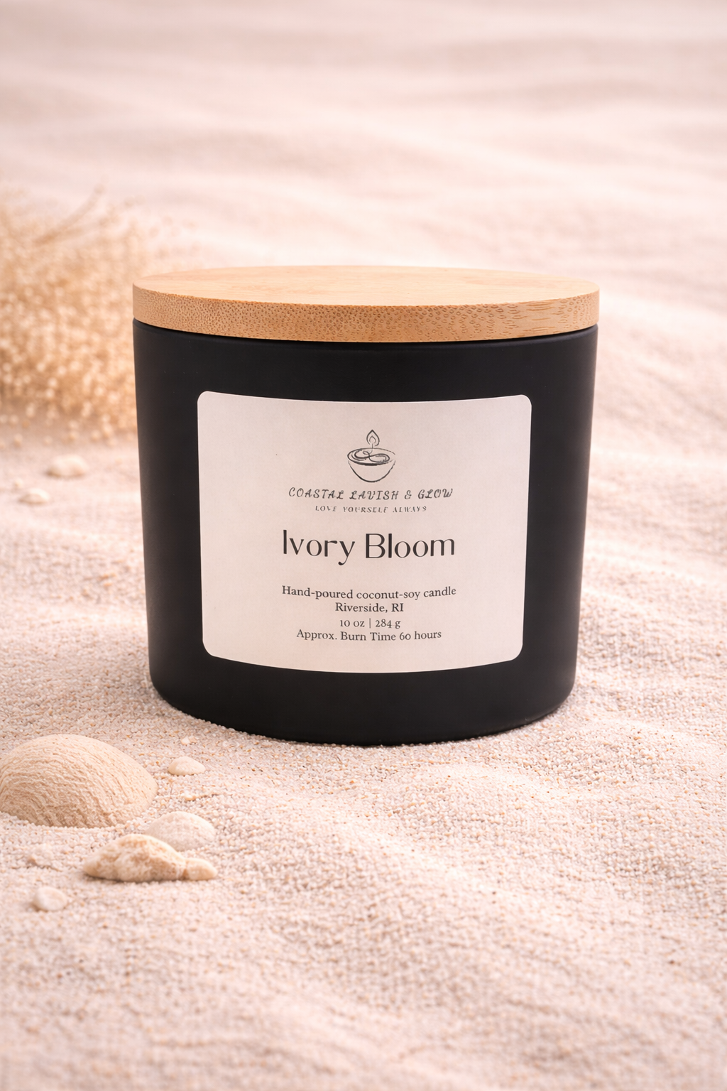 Ivory Bloom Candle - vanilla-scented candle that also contains notes of green leaves, jasmine, sandalwood, musk scent
